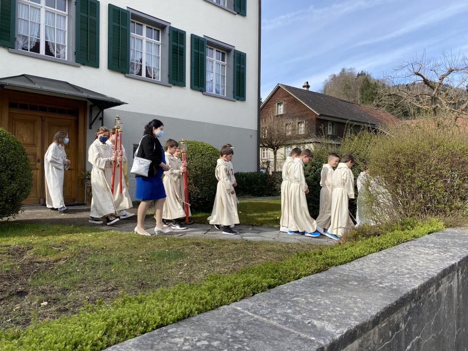 Einzug zur katholischen Kirche