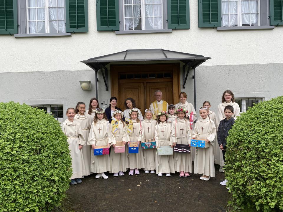Schlussaufstellung Erstkommunion 