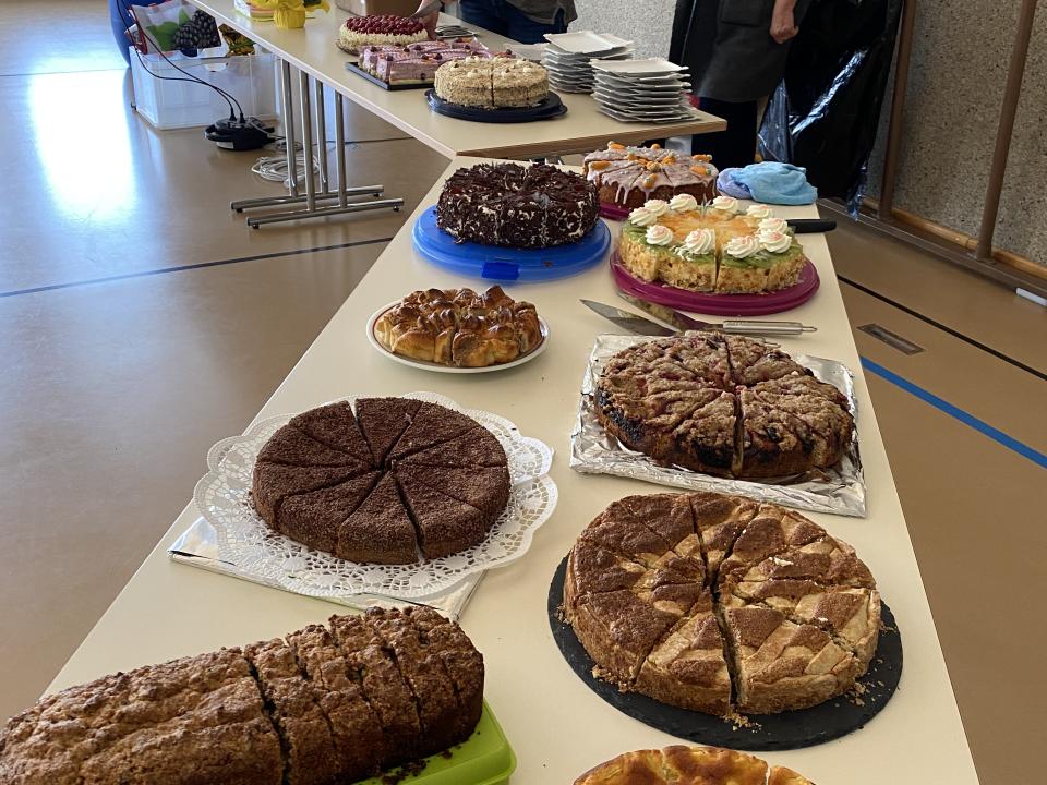 Kuchenbuffet lädt zum Schmausen ein