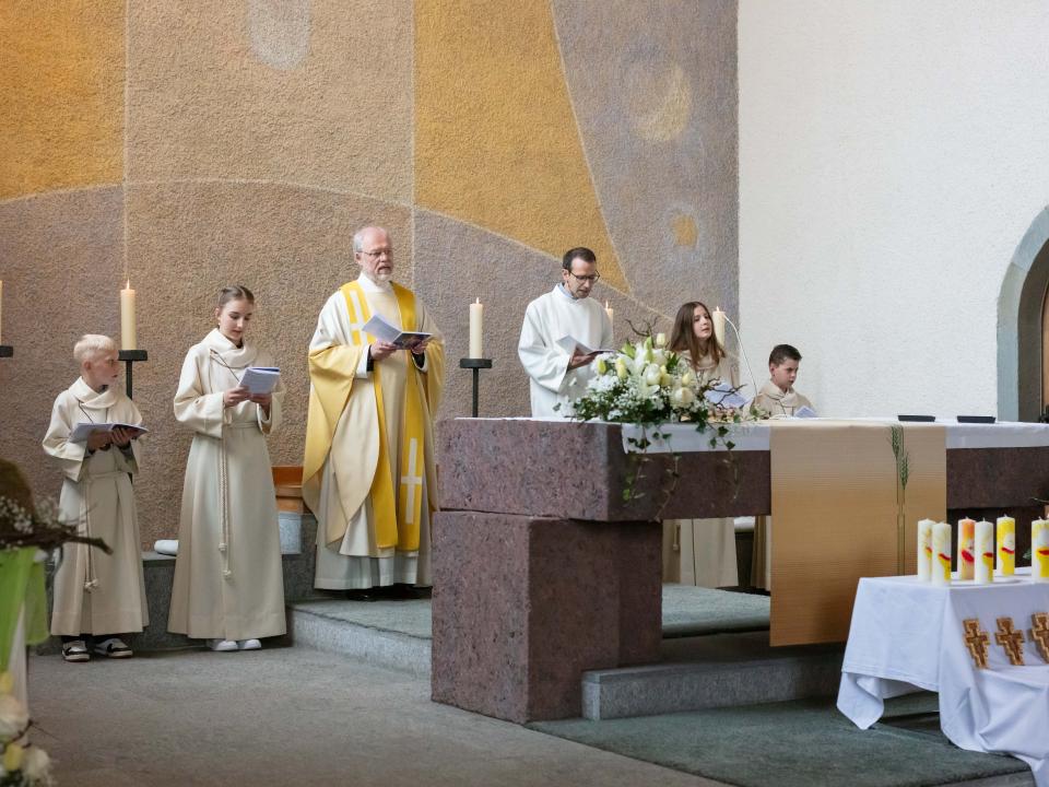 Seelsorger mit Minis