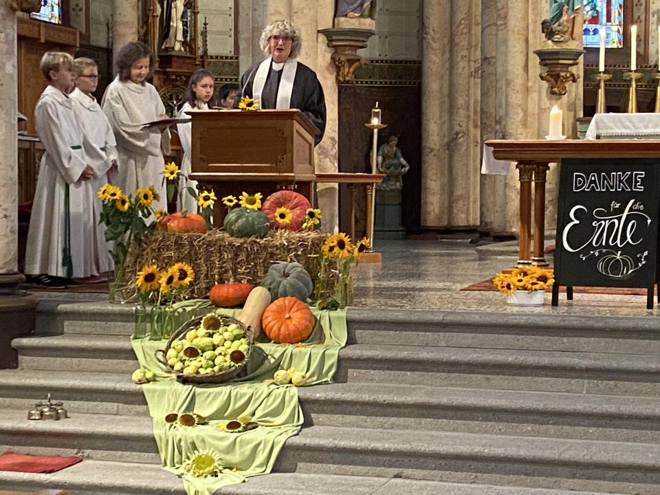 Pfarrerin Isabel Stuhlmann am Ambo