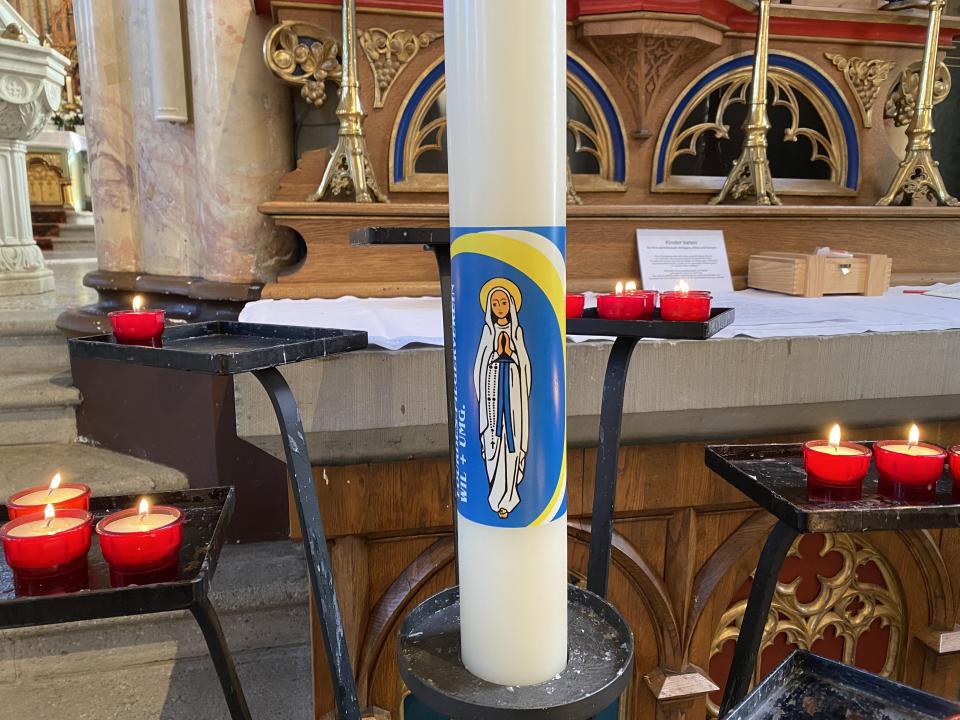 Lourdespilgerverein verschenkt Kerze