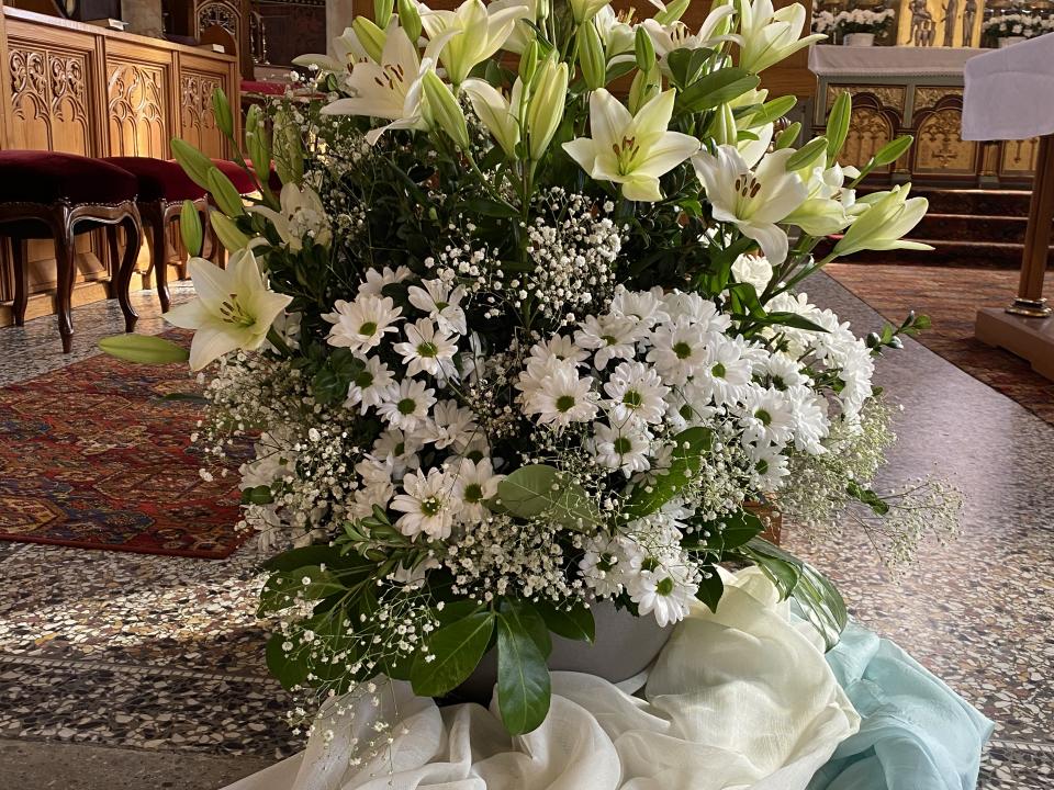 Lilien zu Ehren der Mutter Gottes