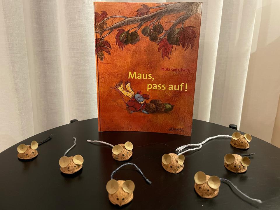 Bilderbuch mit gebastleten Mäusen