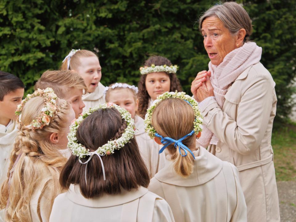 Katechetin Frau Wyss gibt die letzten Anweisungen