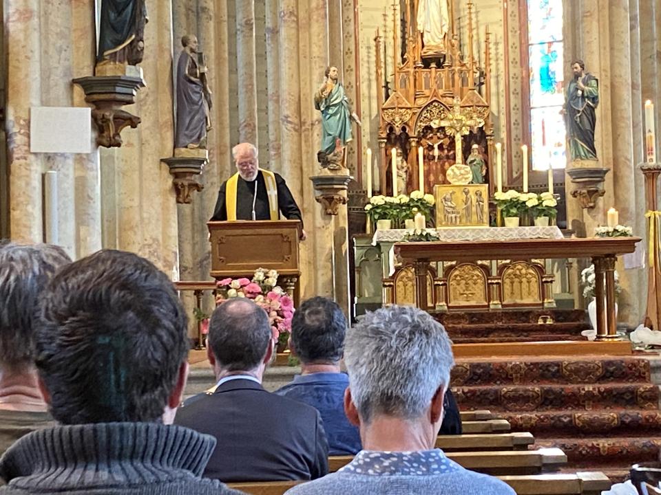 Pater Gregor zieht Parallelen 