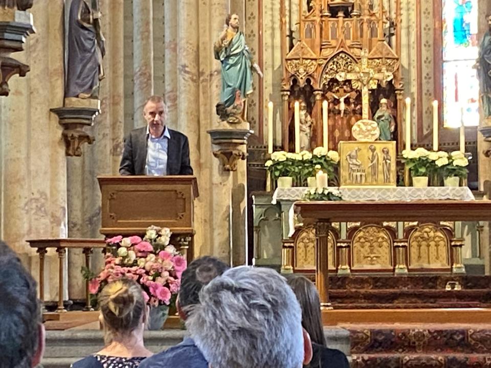 wünscht gutes Gelingen