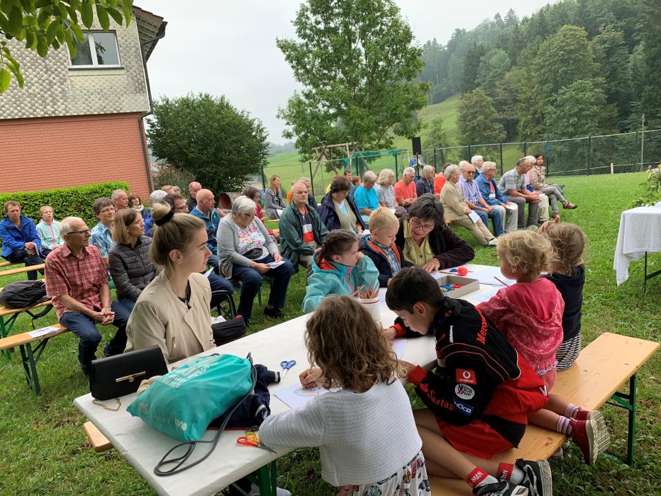 Kinder malen zum Thema