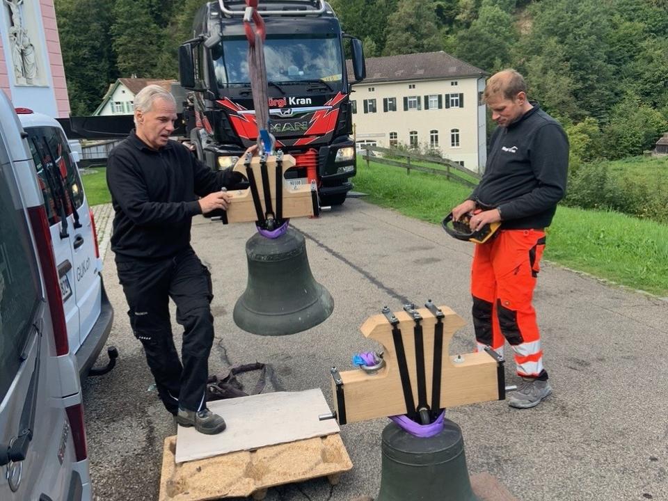 Ankunft und Abladen der Glocken