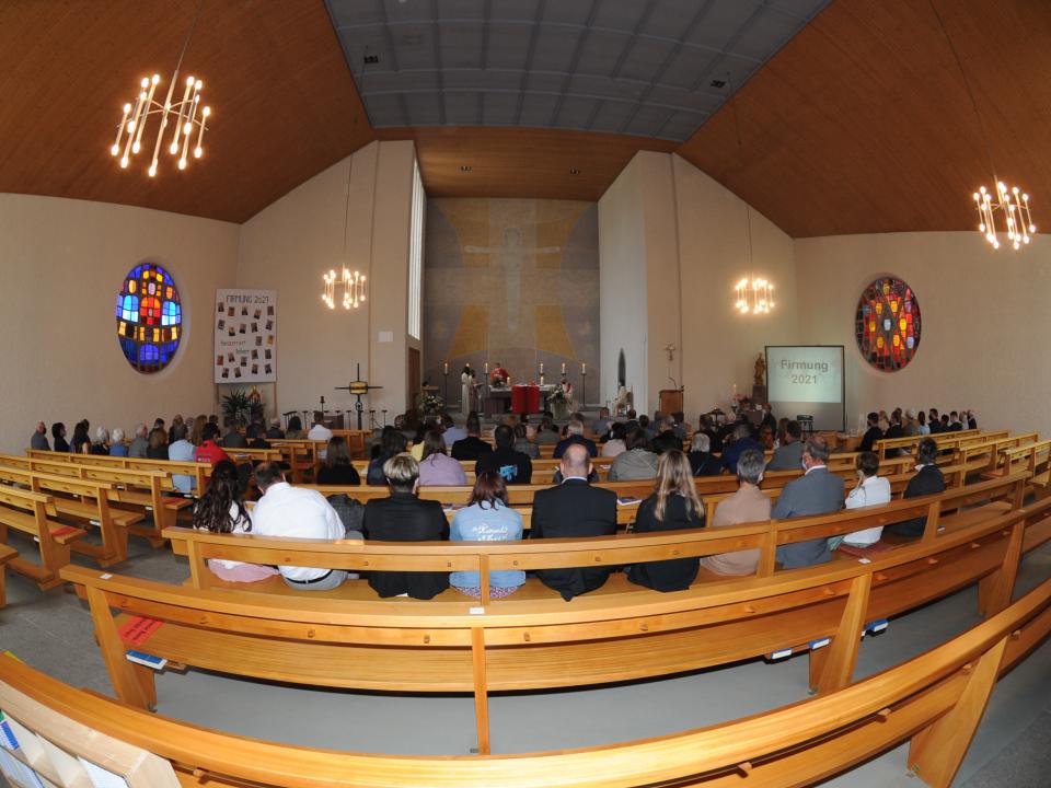 Rundsicht in die Kirche