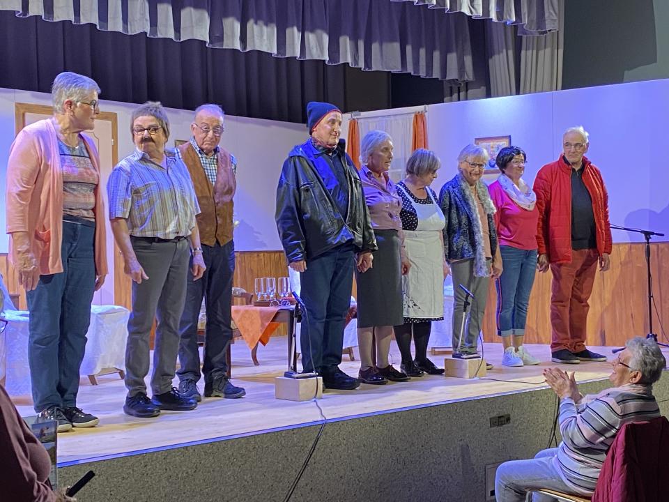 Schauspielende mit zufriedener Souffleuse