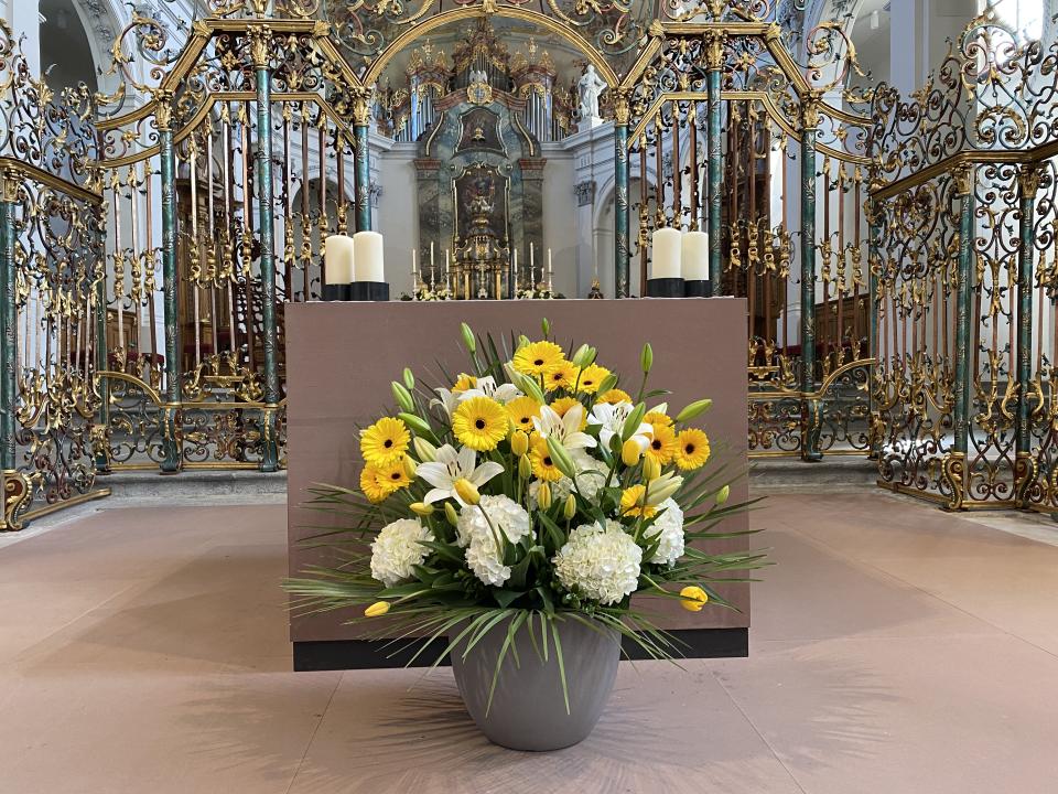 Blumenschmuck in der Klosterkirche Fischingen
