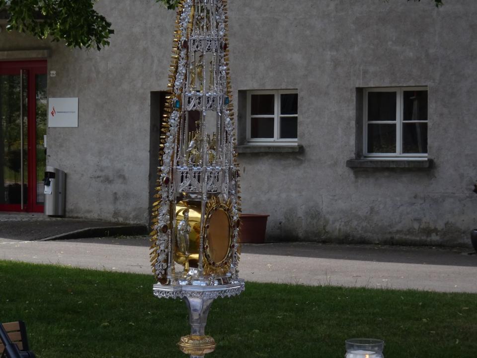 Monstranz auf dem Altar
