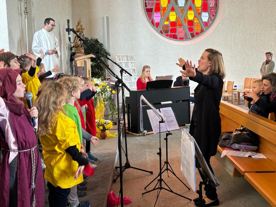 Dirigentin und Leiterin in Aktion