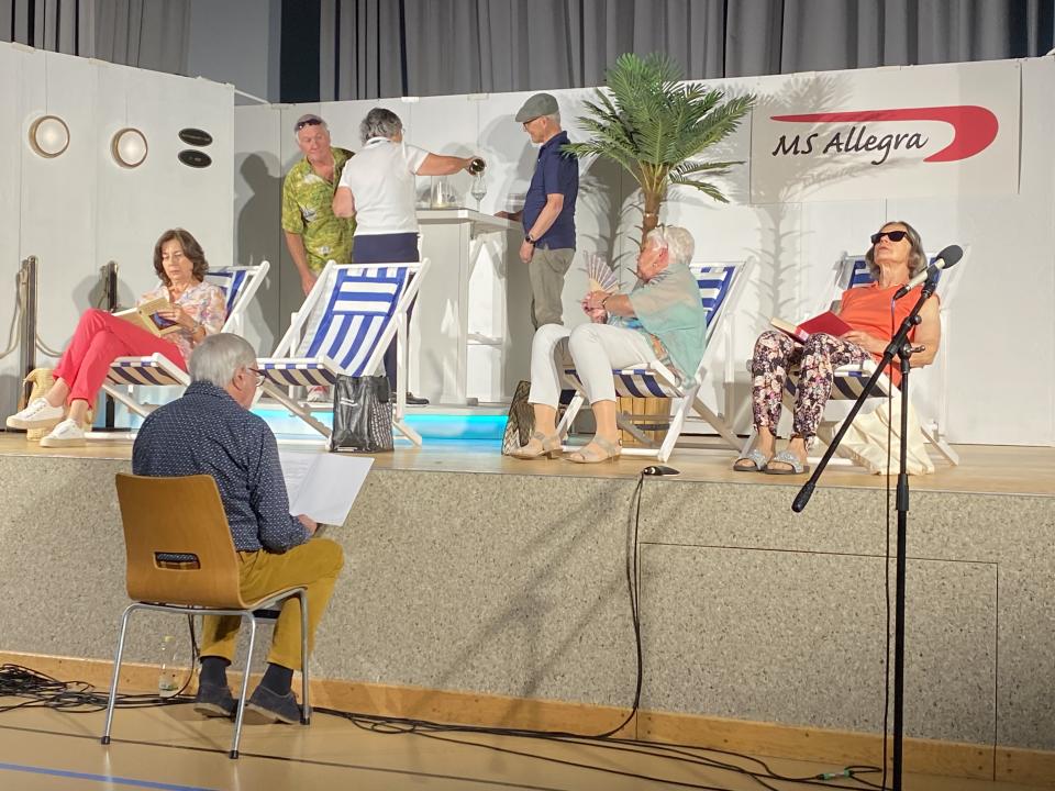 Auf dem Kreuzfahrtschiff ist viel los