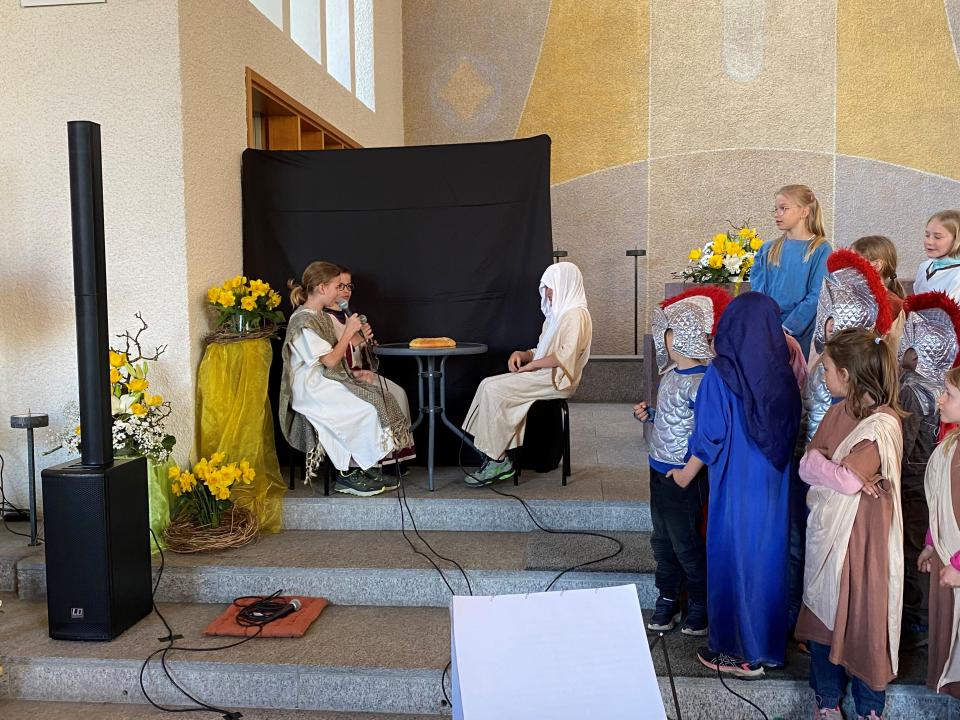 Emmausjünger mit Jesus am Tisch