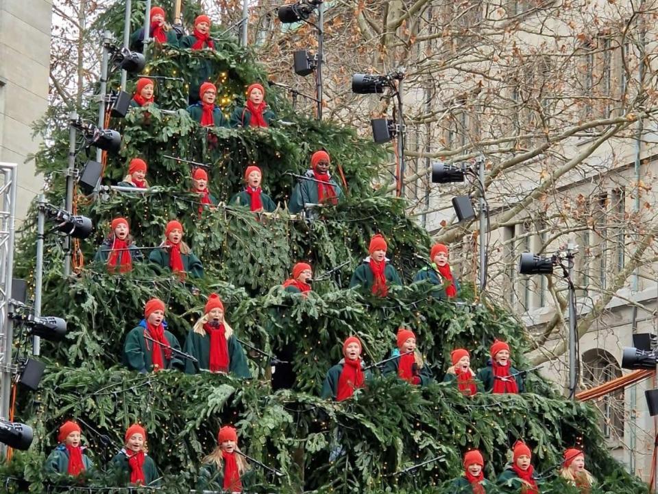 Singing Christmas Tree