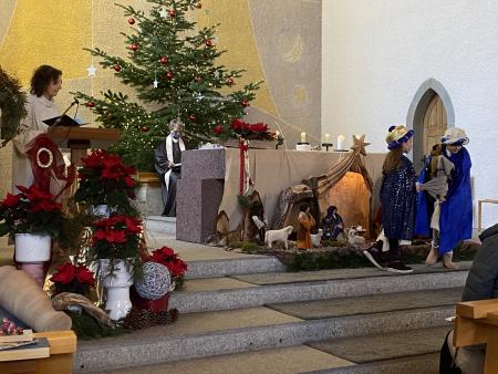 Josef wird weggetragen