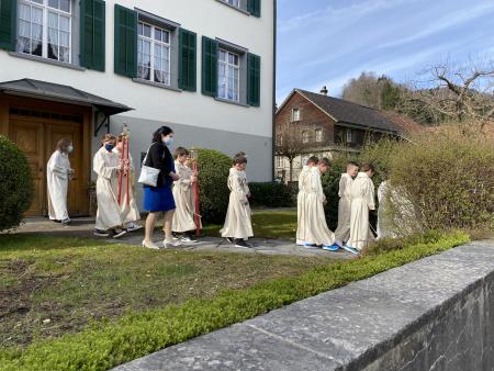 Einzug zur katholischen Kirche
