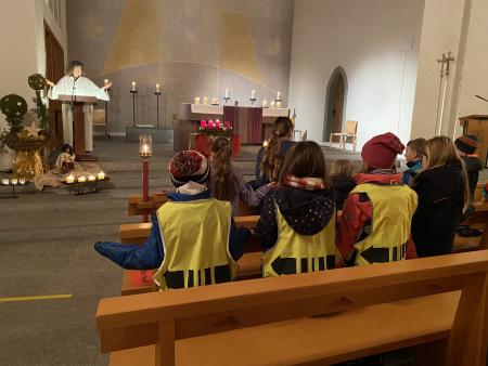 gemeinsames Vater unser Gebet beim Rorategottesdienst