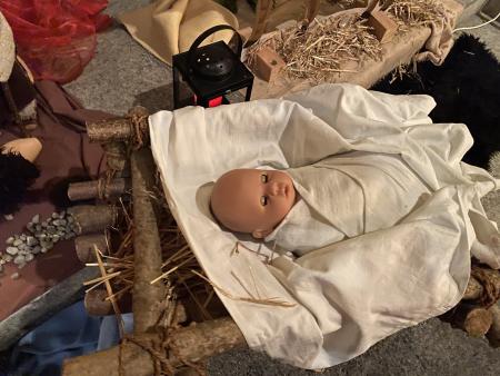 Jesuskind auf Stroh gebettet