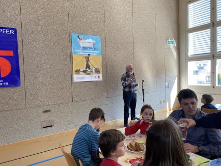 Begrüssung beim Suppenessen