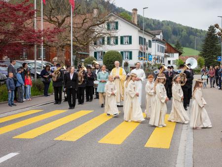 Feierlicher Einzug in die Kirche