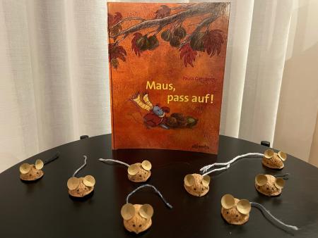 Bilderbuch mit gebastleten Mäusen