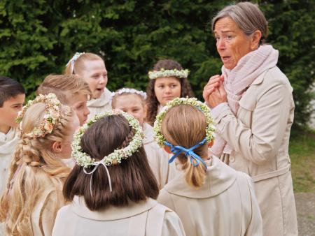 Katechetin Frau Wyss gibt die letzten Anweisungen
