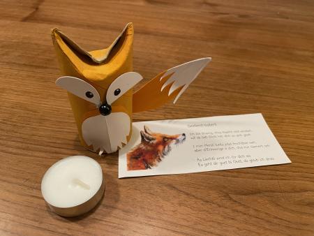 Im Bauch des Fuchs versteckt sich ein Gebet und Kerzli als Seelentrösterli