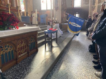 Gruss mit Maria Lourdes Fahne