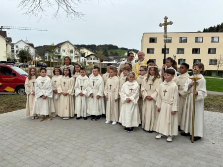 Erstkommunion bei herrlichem Sonnenschein