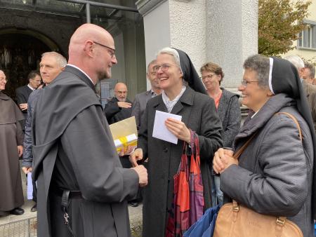 Gratulationen nach der Weihe