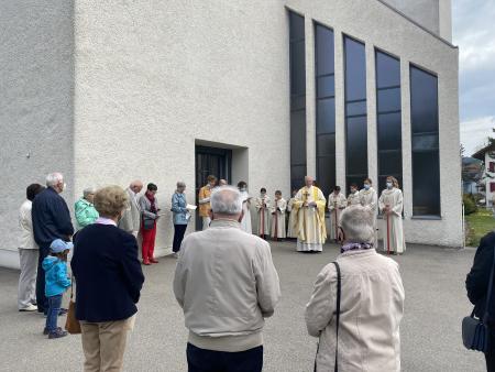 letzte Station der Prozession vor der Kirche