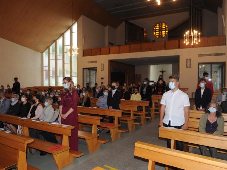 Firmanden mit Angehörigen