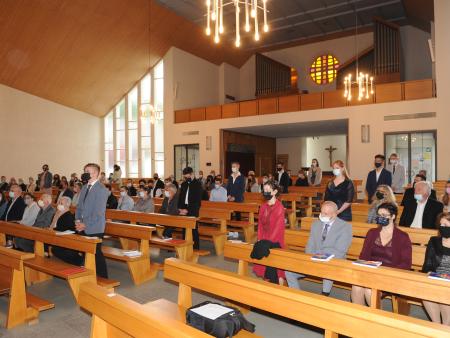 Firmanden mit ihren Angehörigen