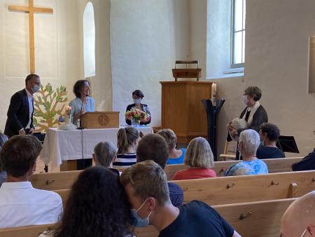 ein weinendes und ein lachendes Auge