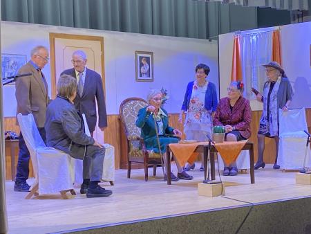 "D'Tante Adelheid spinnt"