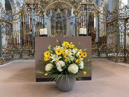 Blumenschmuck in der Klosterkirche Fischingen