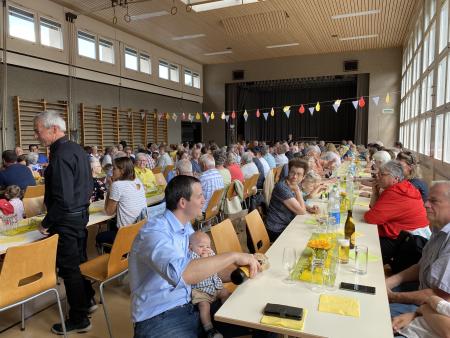 Die Halle füllt sich