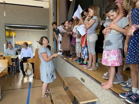 A. Stark bringt Ordnung auf die Bühne