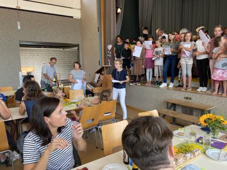 Ansage durch Festverantwortliche Monika Huber