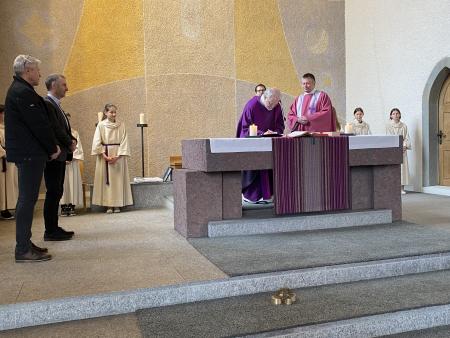 Unterschrift für die PR-Leitung