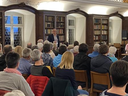 Vize-Präsident Cornel Stadler, Landeskirche, meldet sich zu Wort