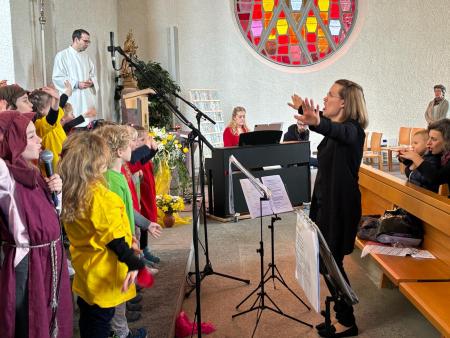 Dirigentin und Leiterin in Aktion