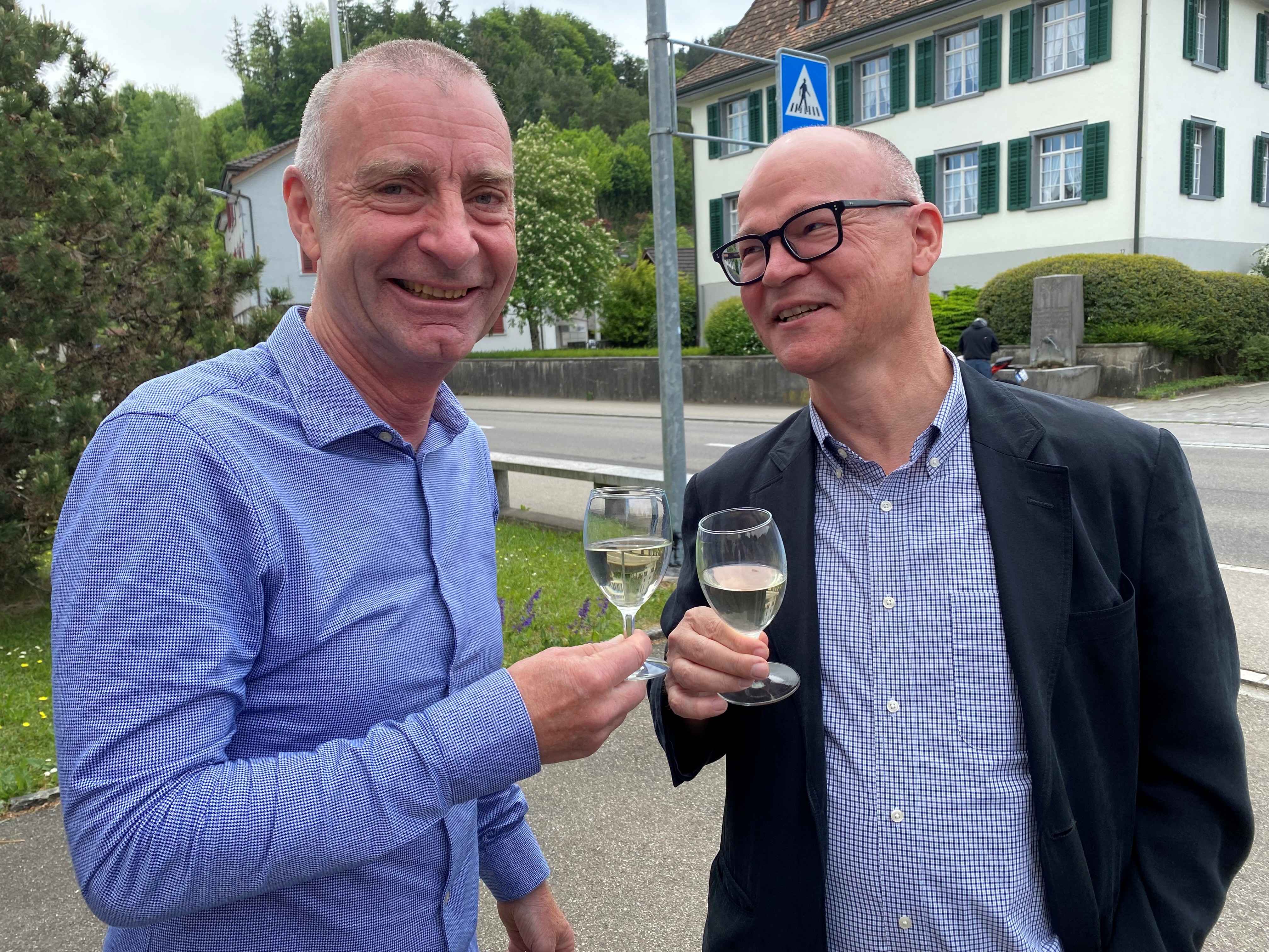 Martin Widmer gratuliert dem neuen Präsidenten, Martin Schönenberger